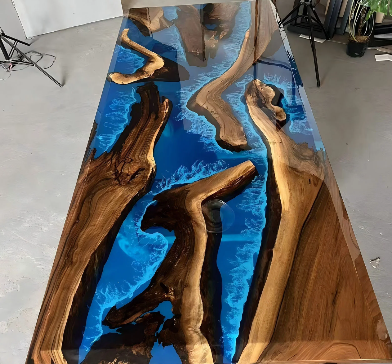 Gemstone-shaped Black Walnut Epoxy Resin Table photo review